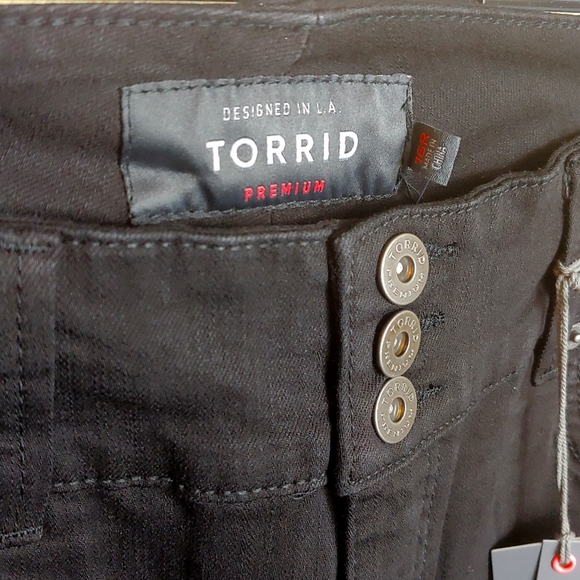 Torrid premium cropped jegging black jeans distressed raw hem size 16 - Picture 4 of 16